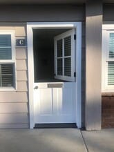 333 Shipyard Way, Newport Beach, CA à louer Photo intérieure– Image 2 sur 10