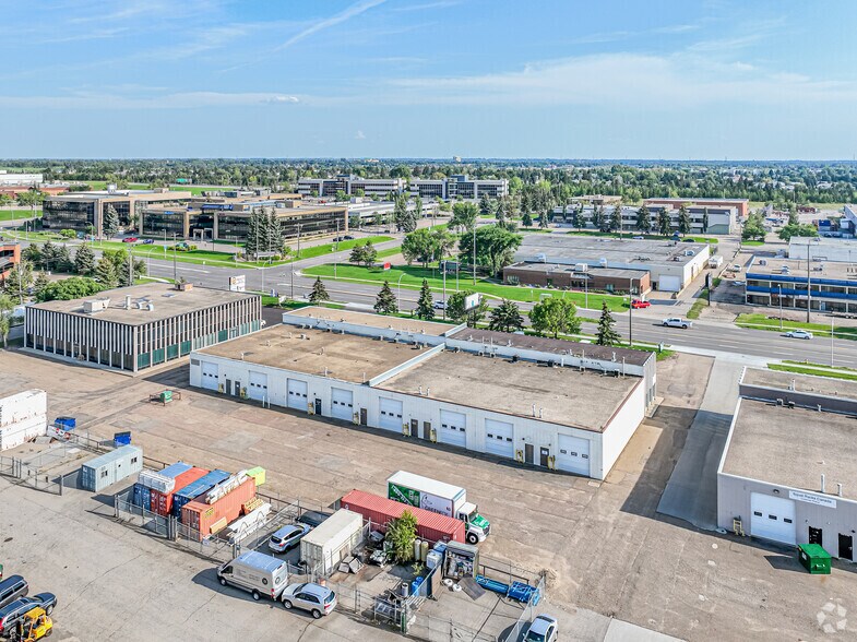 8712 51 Av NW, Edmonton, AB à louer - Aérien – Image 3 sur 5