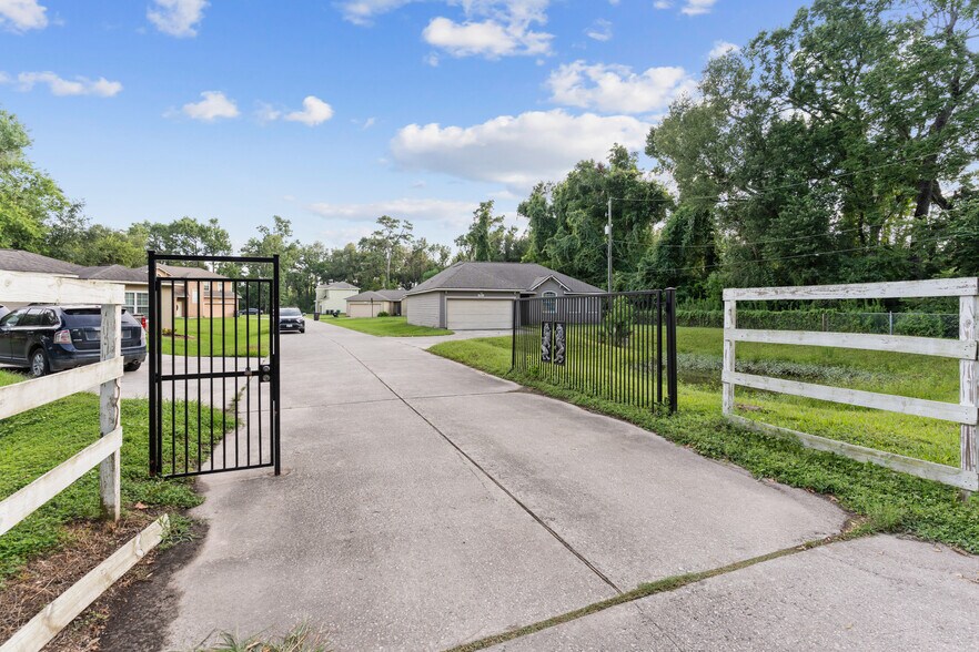 9104 N Green River Dr, Houston, TX à vendre - Photo de l’immeuble – Image 3 sur 28