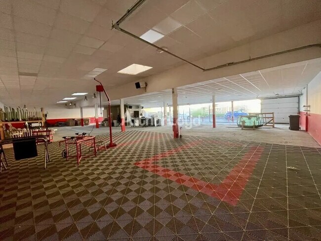 Plus de détails pour Local commercial à louer