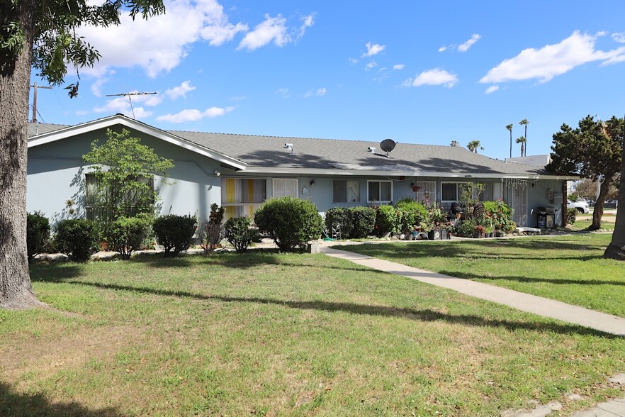 417 W Guinida Ln, Anaheim, CA à vendre - Photo de l’immeuble – Image 1 sur 11