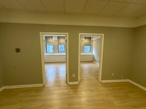 306 S Washington Ave, Royal Oak, MI à louer Photo intérieure– Image 2 sur 4