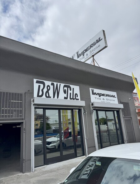 1118 Firestone Blvd, Los Angeles, CA à vendre - Photo de l’immeuble – Image 1 sur 5