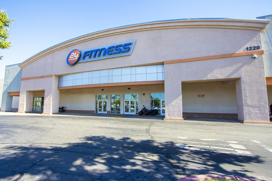 1220 Avenue K, Lancaster, CA à louer - Photo de l’immeuble – Image 2 sur 5