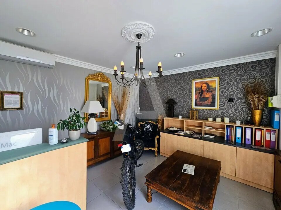 Local commercial dans Orsay à vendre Photo intérieure– Image 1 sur 7