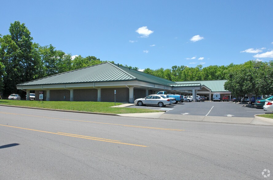 1001-1045 N Highland Ave, Murfreesboro, TN à louer - Photo de l’immeuble – Image 3 sur 23