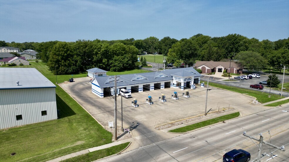 3241 N Woodford St, Decatur, IL à vendre - Photo de l’immeuble – Image 2 sur 12
