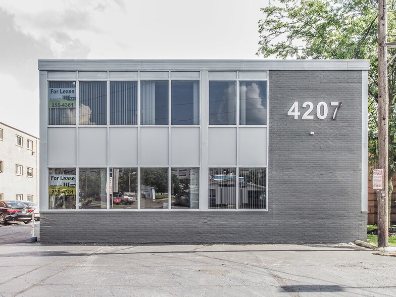 4207 E Broad St, Columbus, OH à vendre - Photo de l’immeuble – Image 3 sur 9