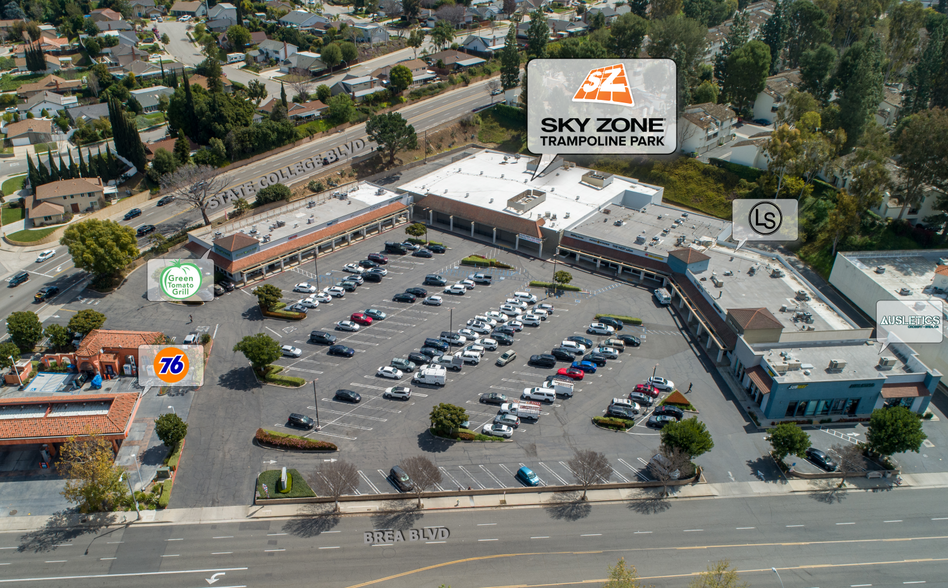 720-796 N Brea Blvd, Brea, CA à louer - Photo de l’immeuble – Image 1 sur 7