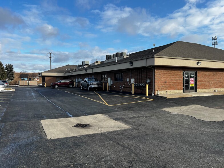 34501-34517 Utica Rd, Fraser, MI à louer - Photo de l’immeuble – Image 2 sur 7