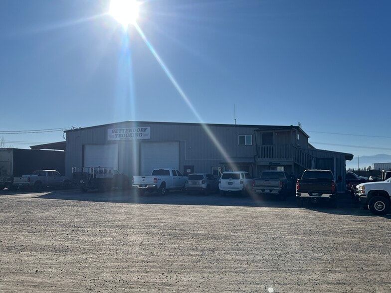 930 Antelope Rd, White City, OR à louer - Photo de l’immeuble – Image 3 sur 7