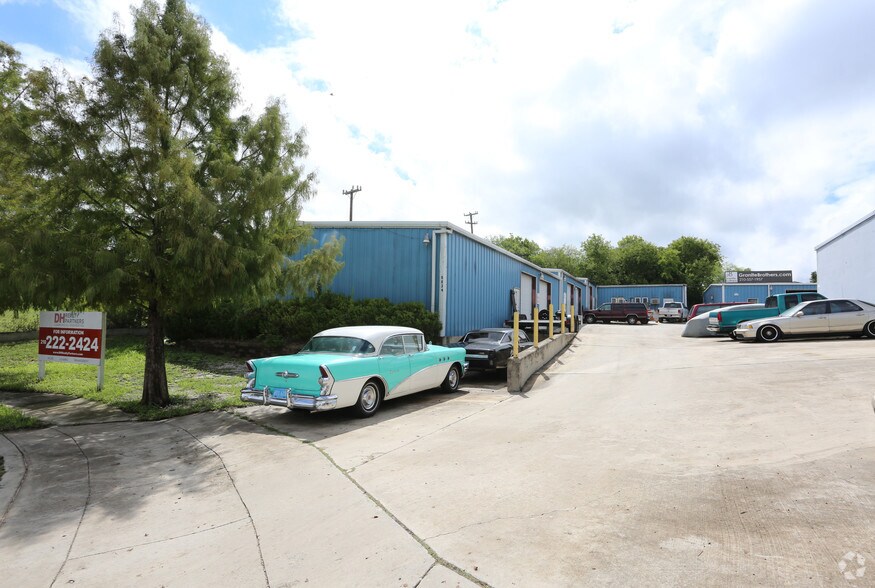 6630-1 Topper Run, San Antonio, TX à louer - Photo de l’immeuble – Image 3 sur 4