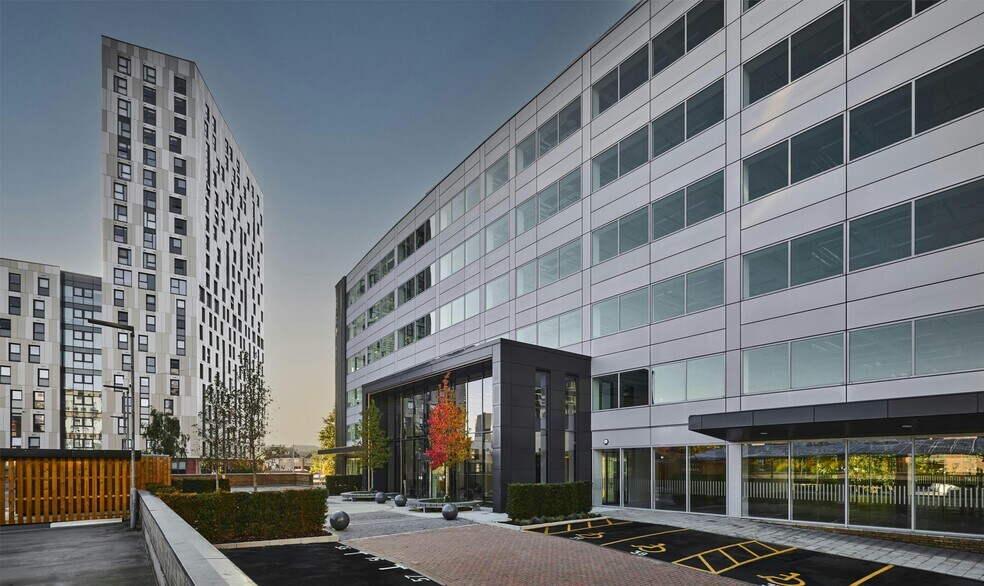 1 Manor House Dr, Coventry à louer - Photo de l’immeuble – Image 2 sur 11