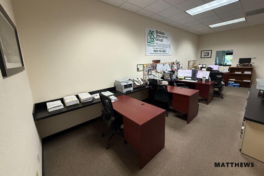 1701-1745 Banks Rd, Margate, FL à louer - Photo de l’immeuble – Image 2 sur 4