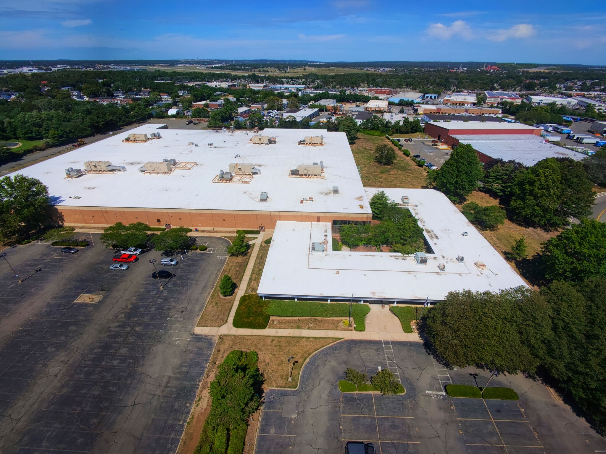 1000 New Horizons Blvd, Amityville, NY à louer Photo principale– Image 1 sur 8