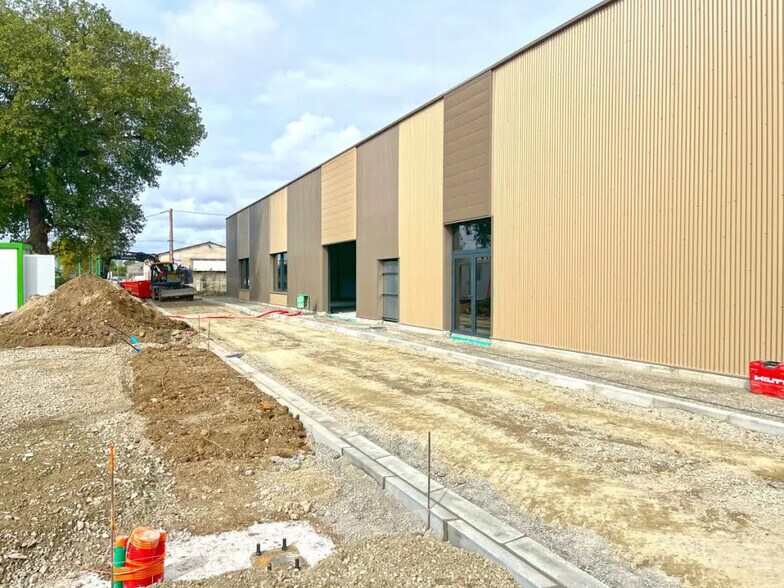 Local commercial dans Merville à louer - Photo de la construction – Image 1 sur 3