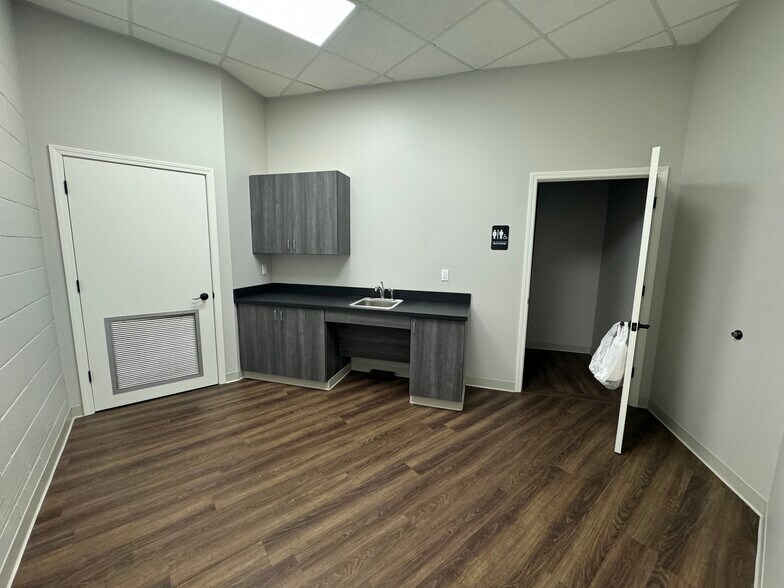 249 N College Rd, Lafayette, LA à louer - Photo de l’immeuble – Image 2 sur 8