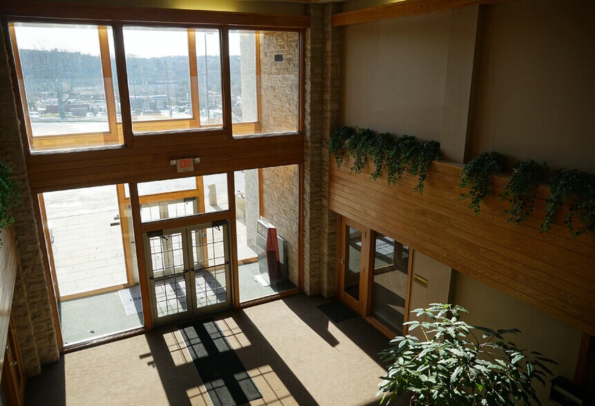 1195 Washington Pike, Bridgeville, PA à vendre - Hall d’entrée – Image 2 sur 7