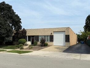 990 Criss Cir, Elk Grove Village, IL à louer Photo intérieure– Image 2 sur 12