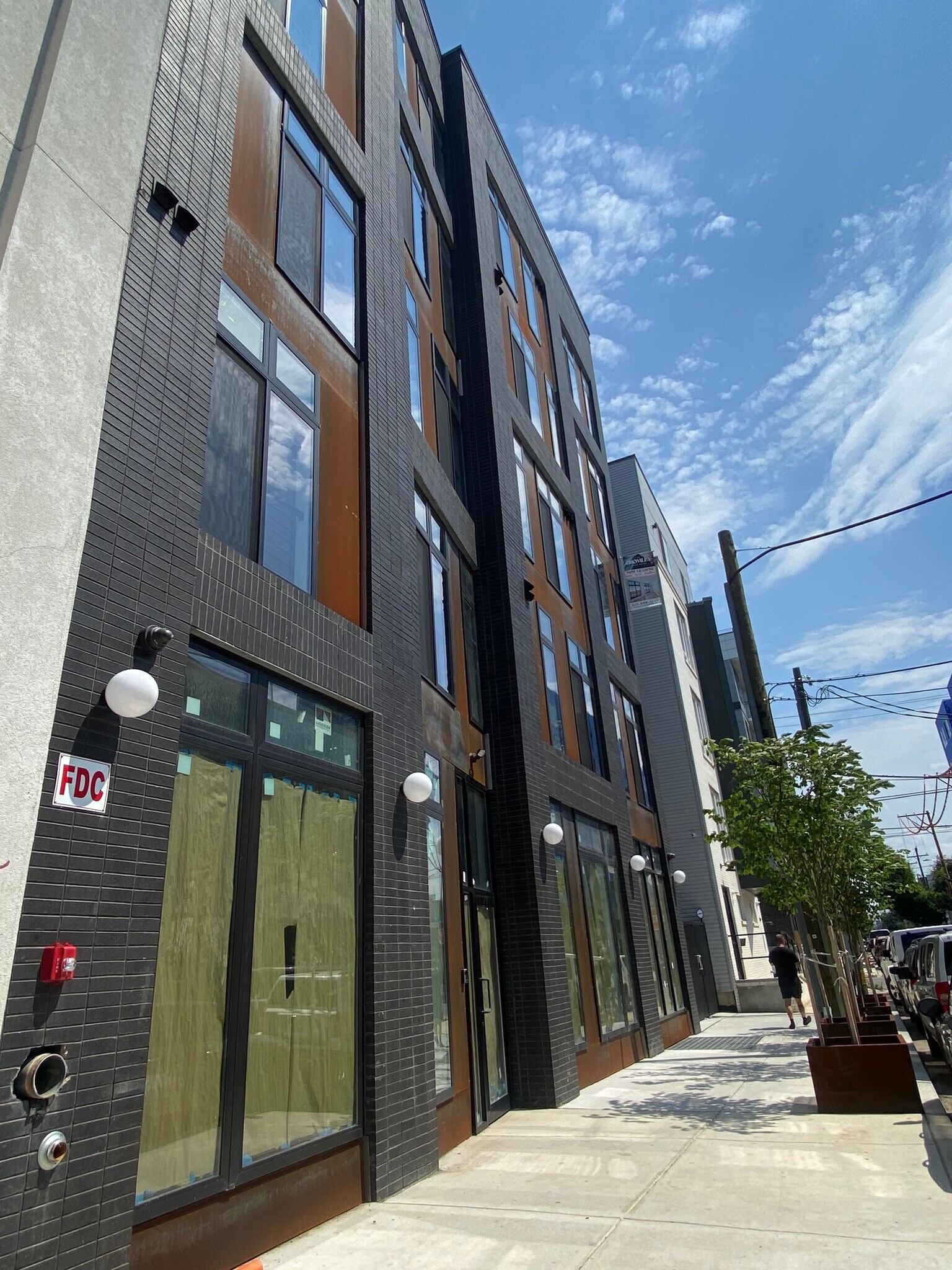 2370 Jasper St, Philadelphia, PA à louer Photo de l’immeuble– Image 1 sur 10
