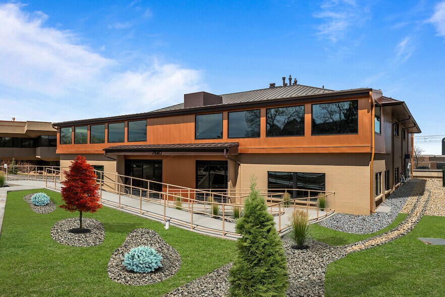 7840 E Berry Pl, Greenwood Village, CO à louer - Photo de l’immeuble – Image 2 sur 8