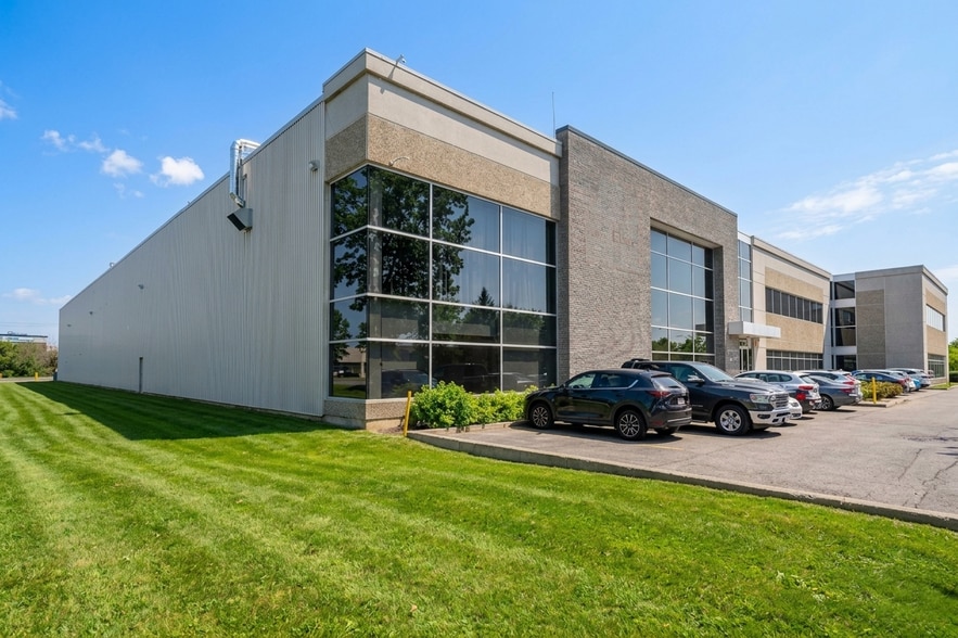 16715 Boul Hymus, Kirkland, QC à vendre - Photo de l’immeuble – Image 2 sur 10
