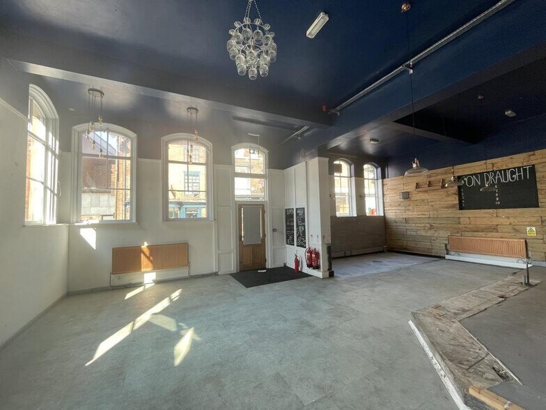 23-25 St Edward St, Leek à louer - Photo de l’immeuble – Image 3 sur 11
