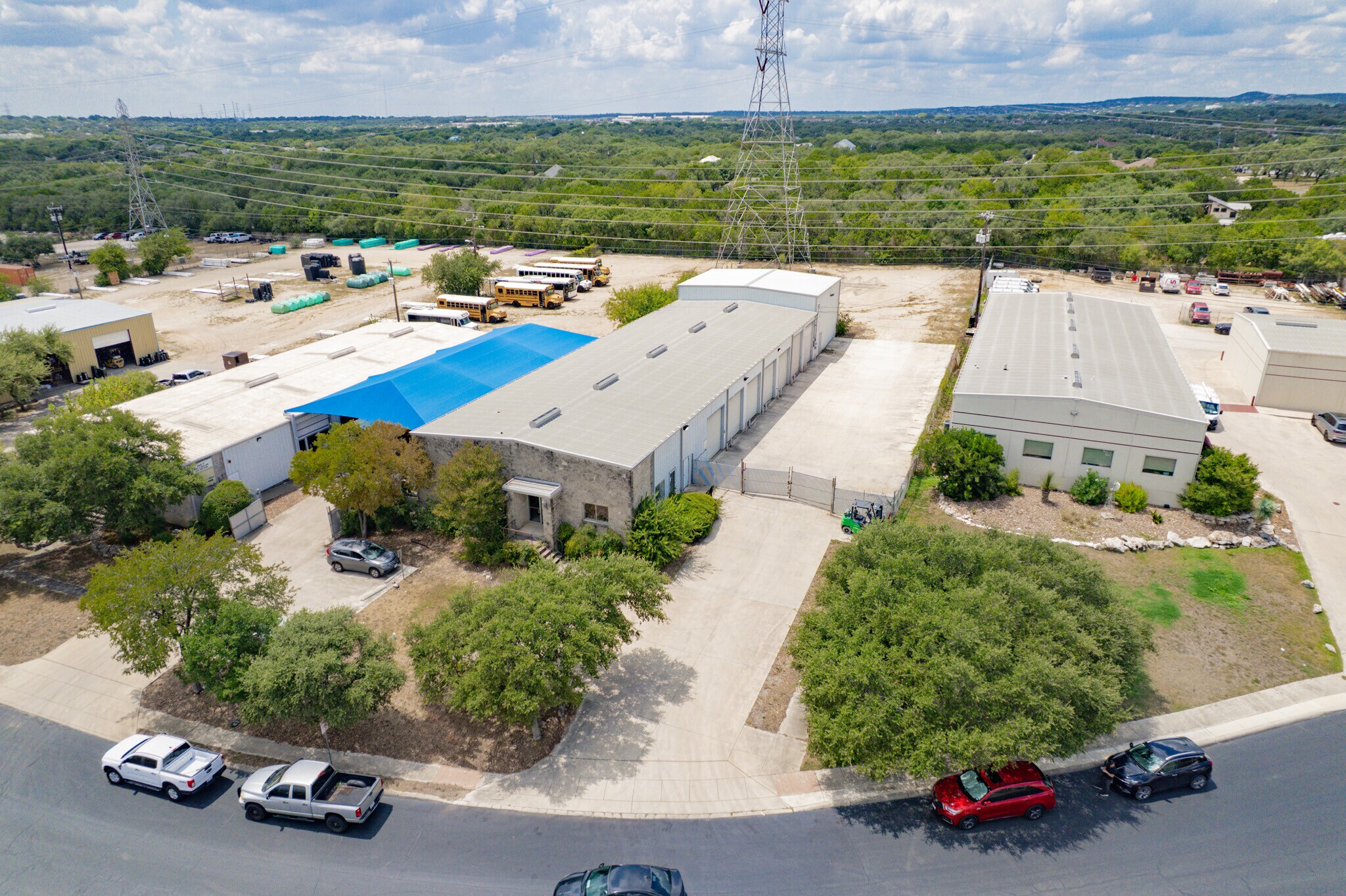 13403 Western Oak Dr, Helotes, TX à louer Photo de l’immeuble– Image 1 sur 21
