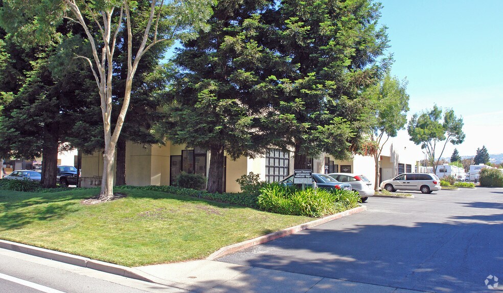 1110 Industrial Ave, Petaluma, CA à vendre - Photo de l’immeuble – Image 2 sur 6