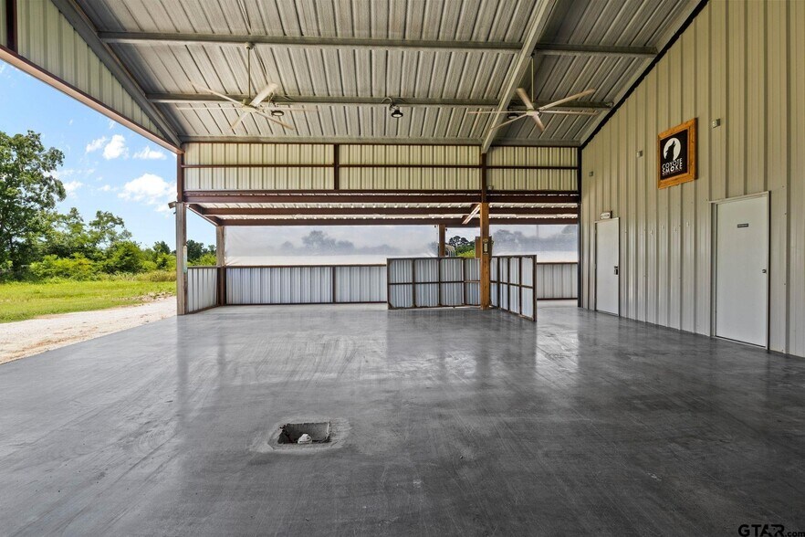 908 W Broadway St, Winnsboro, TX à vendre - Photo intérieure – Image 3 sur 29
