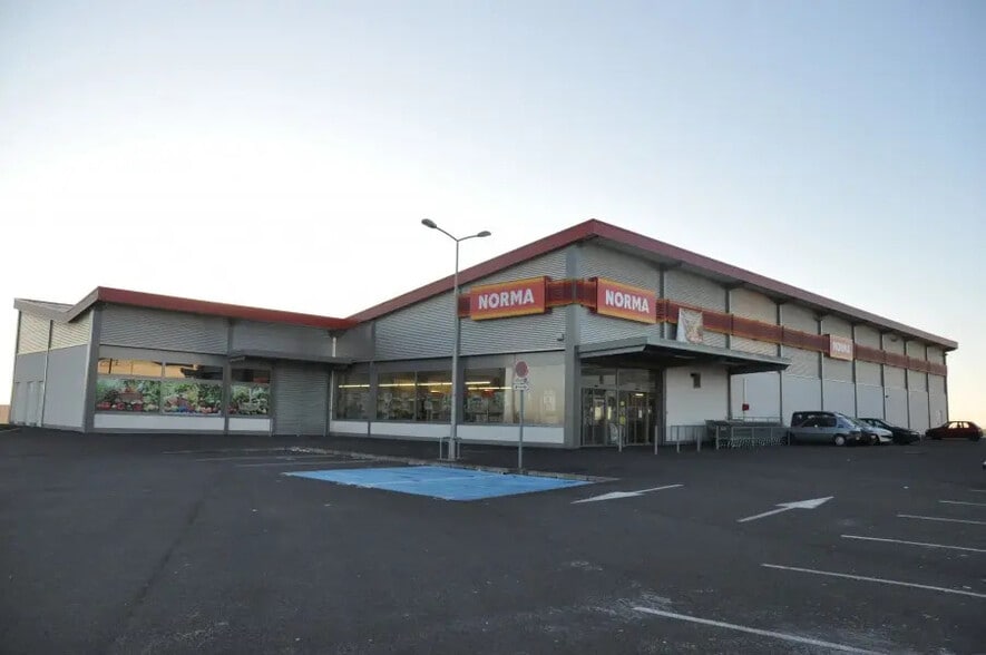 Local commercial dans Valmont à louer - Photo de l’immeuble – Image 3 sur 3