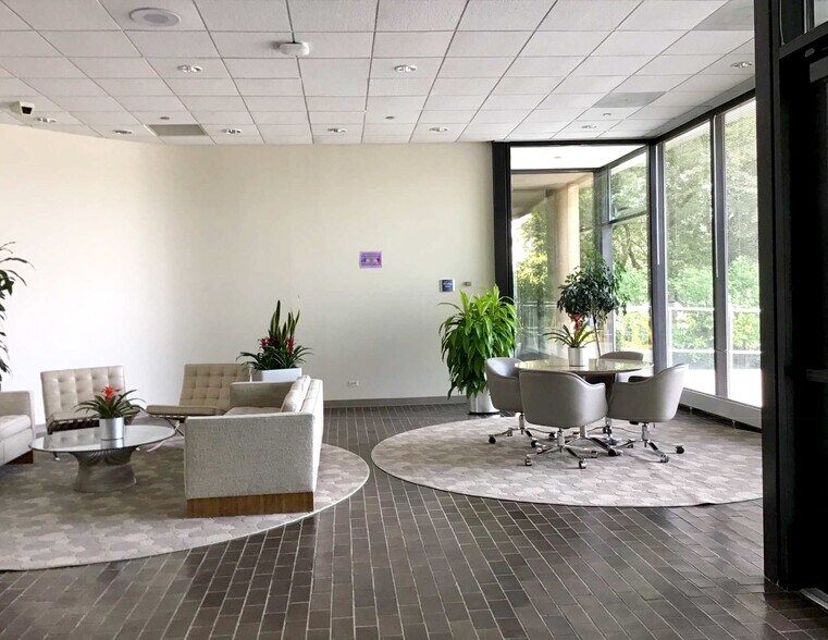 32650 N Wilson Rd, Round Lake, IL à louer - Photo intérieure – Image 2 sur 9