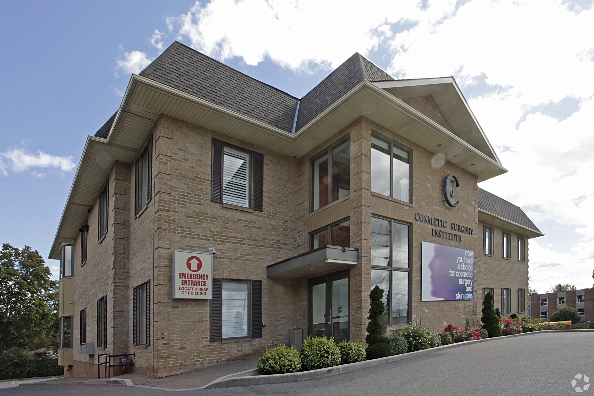 9955 Yonge St, Richmond Hill, ON à louer Photo principale– Image 1 sur 3