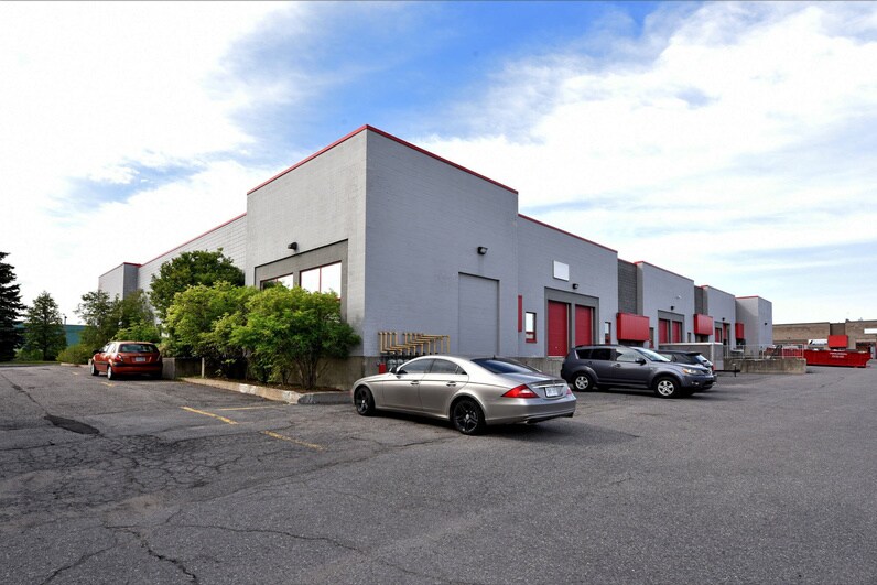 2415 Stevenage Dr, Ottawa, ON à louer - Photo de l’immeuble – Image 2 sur 3