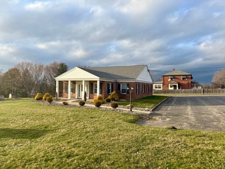 2894 Center Rd, Poland, OH à vendre - Photo principale – Image 1 sur 27