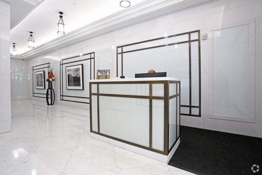 145 E 57th St, New York, NY à louer - Hall d’entrée – Image 2 sur 4
