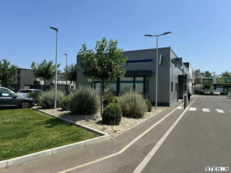 Local commercial dans Istres à louer - Photo de l’immeuble – Image 3 sur 5