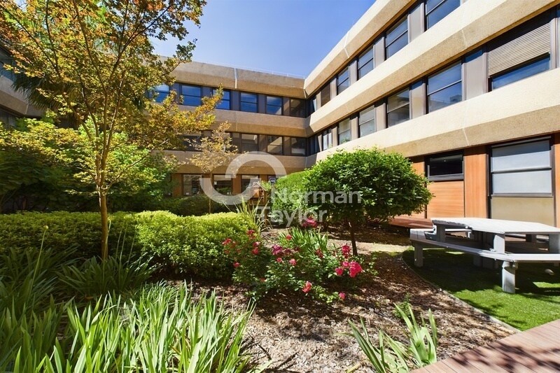 Bureau dans Montpellier à louer - Photo de l’immeuble – Image 1 sur 13