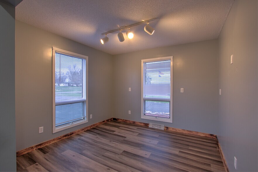 111 4th Ave, Pease, MN à vendre - Photo de l’immeuble – Image 3 sur 17