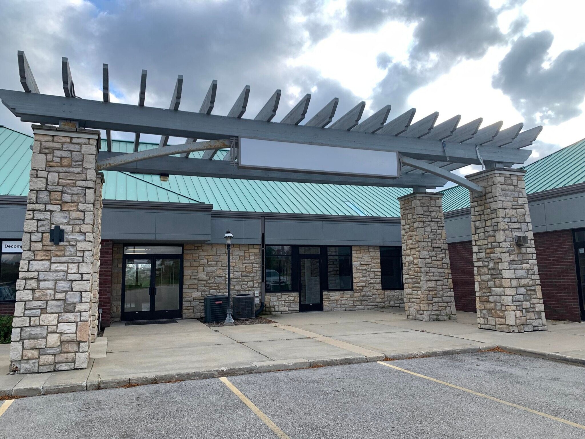 2347-2359 Silvernail Rd, Pewaukee, WI à louer Photo de l’immeuble– Image 1 sur 29