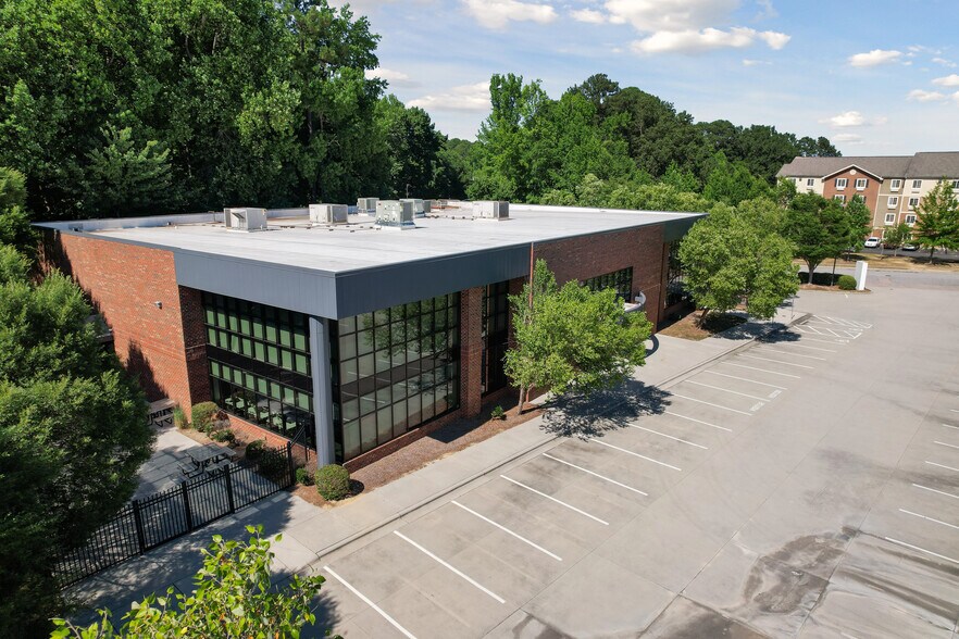 8841 Wadford Dr, Raleigh, NC à vendre - Photo de l’immeuble – Image 2 sur 31