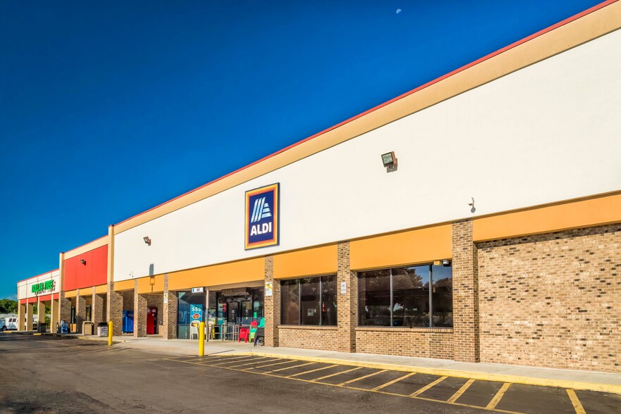 9501-9555 E Fowler Ave, Thonotosassa, FL à louer - Photo de l’immeuble – Image 1 sur 3