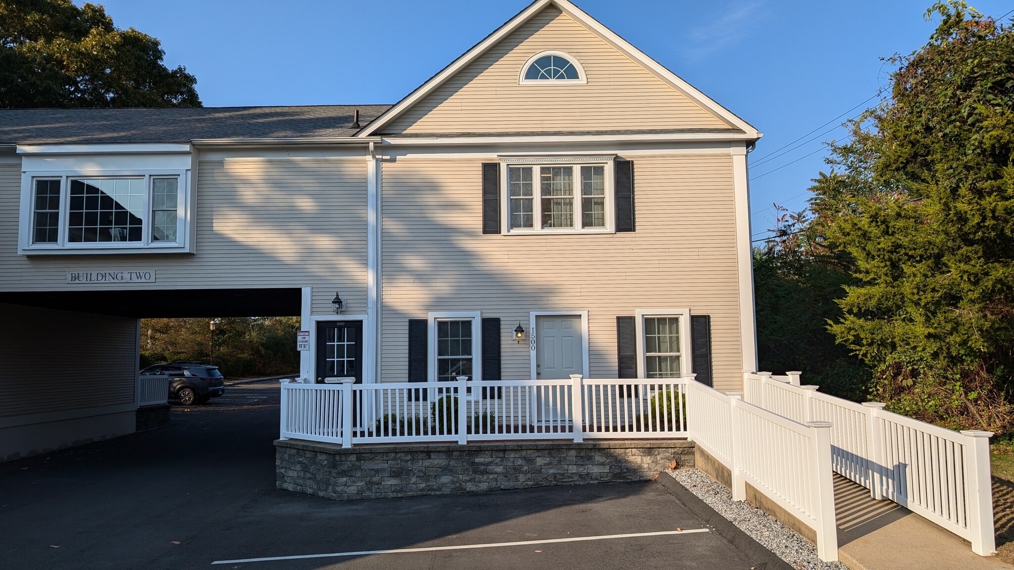 123 Elm St, Old Saybrook, CT à louer Photo de l’immeuble– Image 1 sur 12