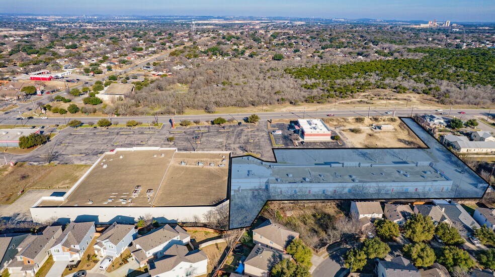 15150 Nacogdoches Rd, San Antonio, TX à louer - Photo de l’immeuble – Image 2 sur 18