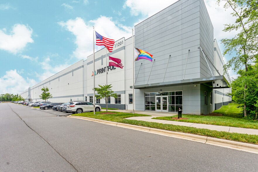 11201 Ed Brown Rd, Charlotte, NC à louer - Photo de l’immeuble – Image 3 sur 13