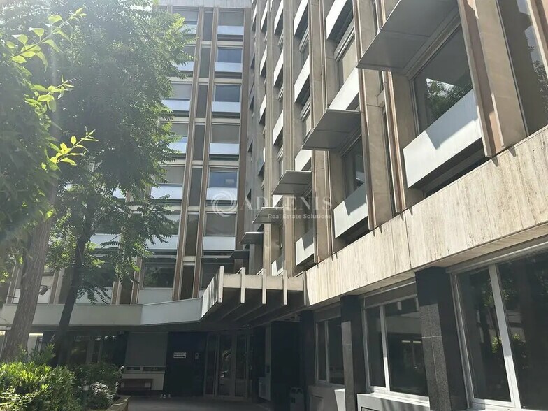 Bureau dans Paris à louer - Photo de l’immeuble – Image 2 sur 12
