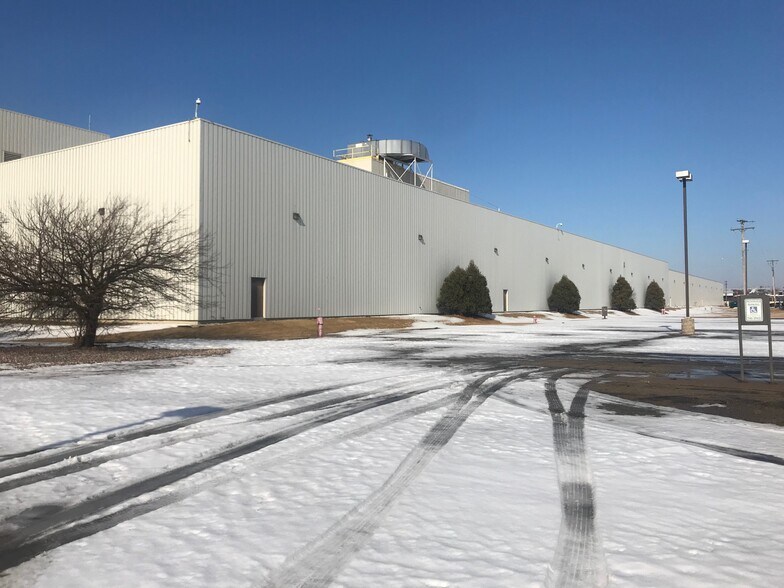 355 Byrd Ave, Neenah, WI à vendre - Photo de l’immeuble – Image 2 sur 29