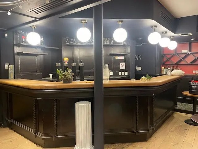 Plus de détails pour Local commercial à louer