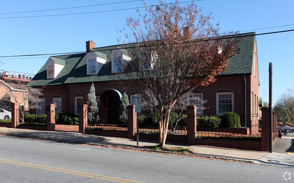 939 Burke St, Winston-Salem, NC à louer - Photo principale – Image 1 sur 12