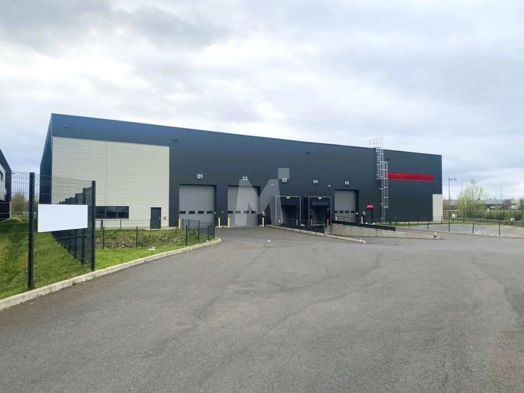 Local d’activités dans Brie-Comte-Robert à louer Photo de l’immeuble– Image 1 sur 10